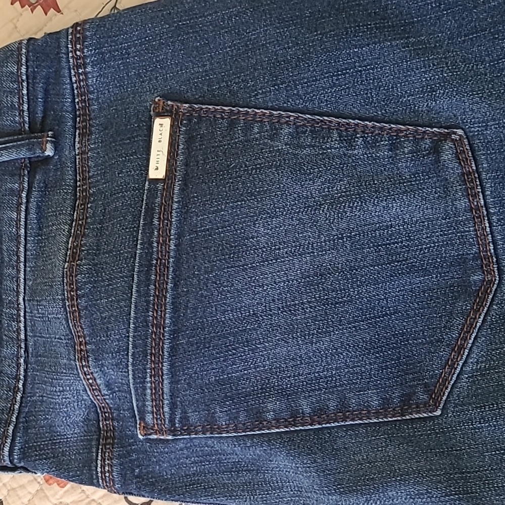 Boot cut jeans. - Picture 2 of 5
